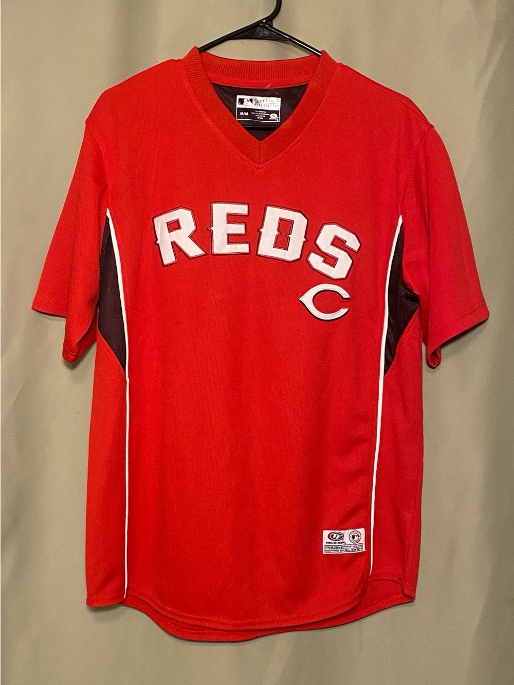 Cincinnati Reds Genuine MLB Mens True Fan Pull Over V-Neck Jersey Shirt size M